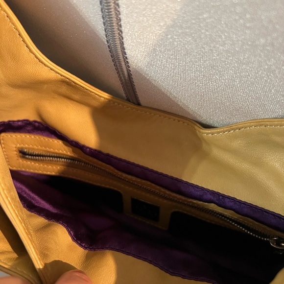 π₯ Vintage Fendi leather purse π₯ - Picture 10 of 16